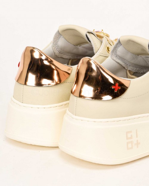 Gio+ Sneakers Latte con Applicazioni Rosa  PIA 86B