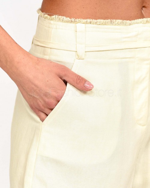 Patrizia Pepe Essential Ceramic Ivory Viscose and Linen Shorts  2P1660 A052 B823