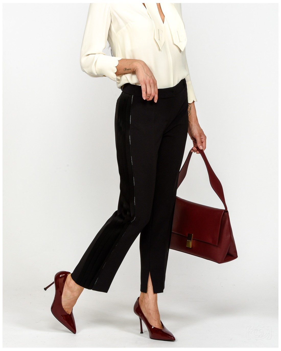 Elisabetta Franchi Pantalone in Crêpe Leggero con Dettagli Smoking Nero  PA08856E2 110