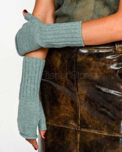 Not Shy Manicotto in Cashmere Azzurro Modello Alexine