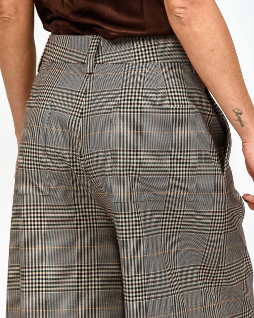 Solo Tre Bermuda Con Piences Caffelatte  M1F0135